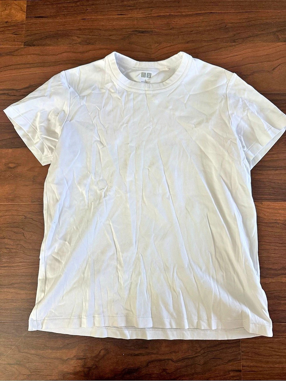 Uniqlo Short Sleeve Tee in White Size Large